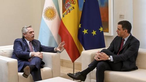 El presidente se reunió con su par español y le ofreció que Argentina sea proveedor de alimentos y energía